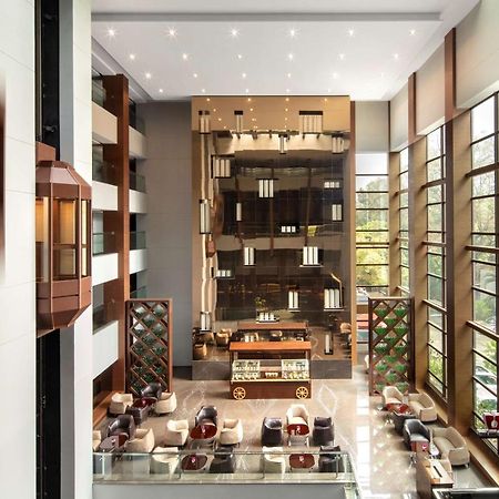 Radisson Blu Atria Bengaluru Bangalore Exterior foto The lobby of the hotel