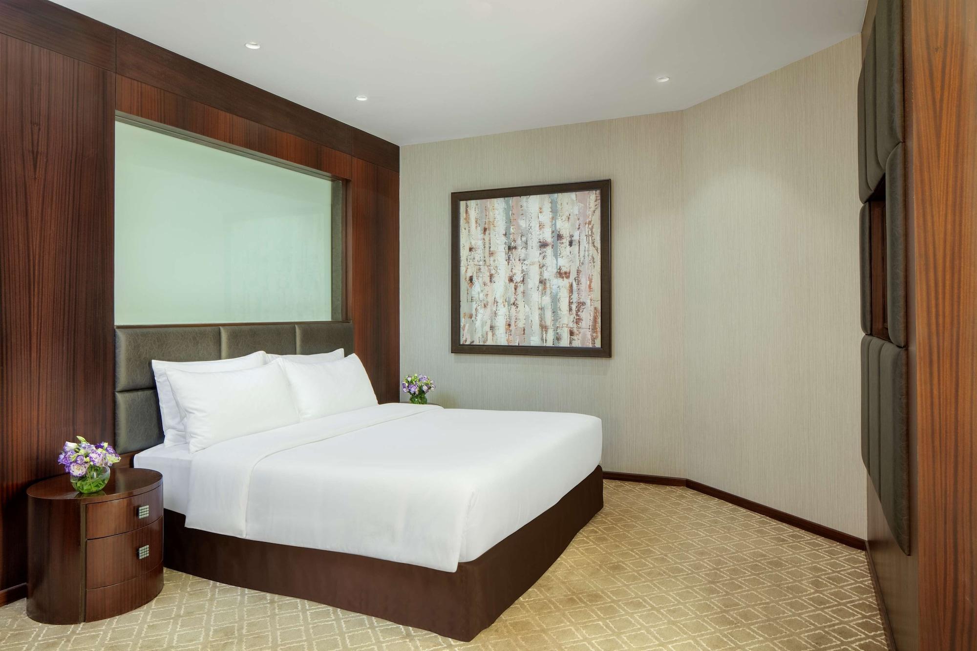 Radisson Blu Atria Bengaluru Bangalore Exterior foto A bedroom at the hotel