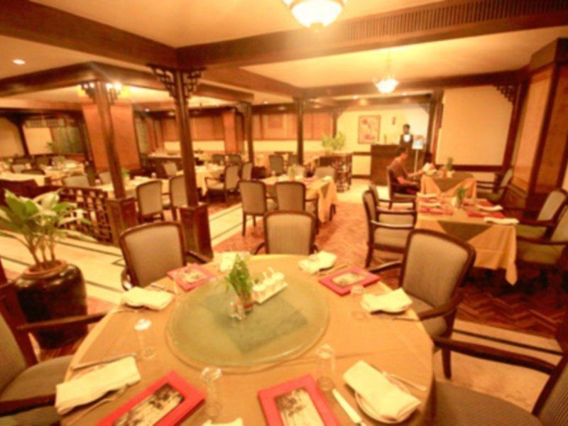 Radisson Blu Atria Bengaluru Bangalore Restaurante foto Interior of the restaurant