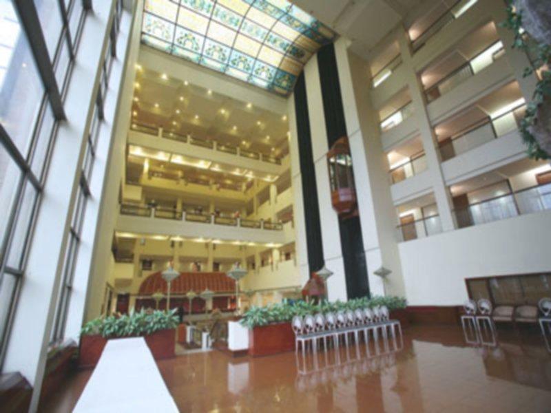 Radisson Blu Atria Bengaluru Bangalore Exterior foto Interior of the hotel