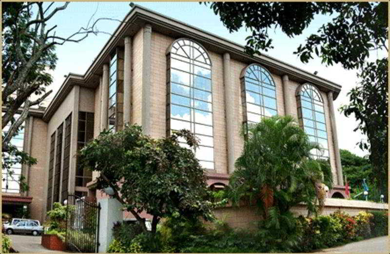 Radisson Blu Atria Bengaluru Bangalore Exterior foto The University Tower