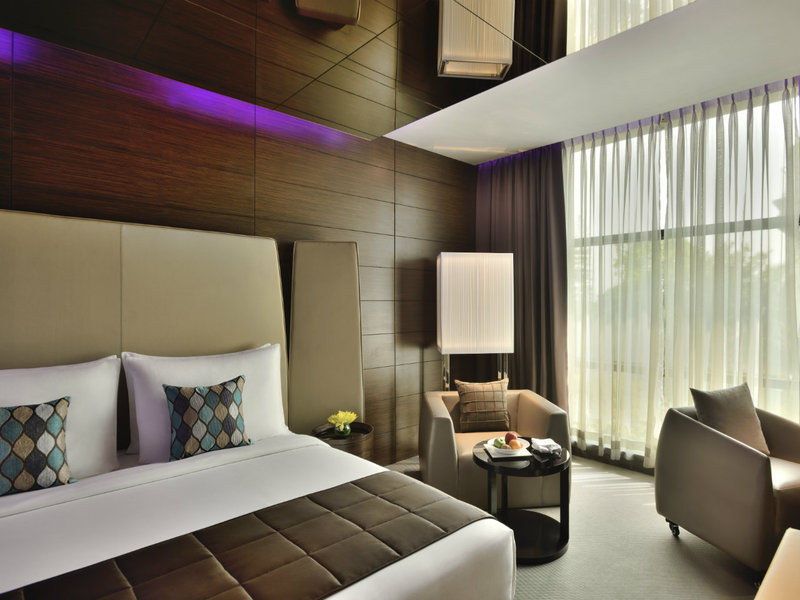 Radisson Blu Atria Bengaluru Bangalore Exterior foto A room at the hotel