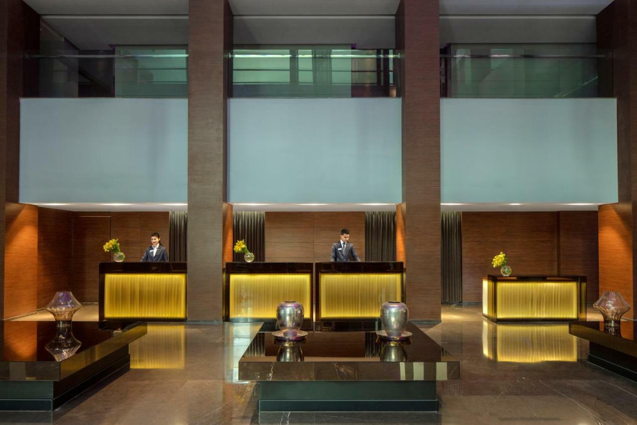 Radisson Blu Atria Bengaluru Bangalore Exterior foto The lobby