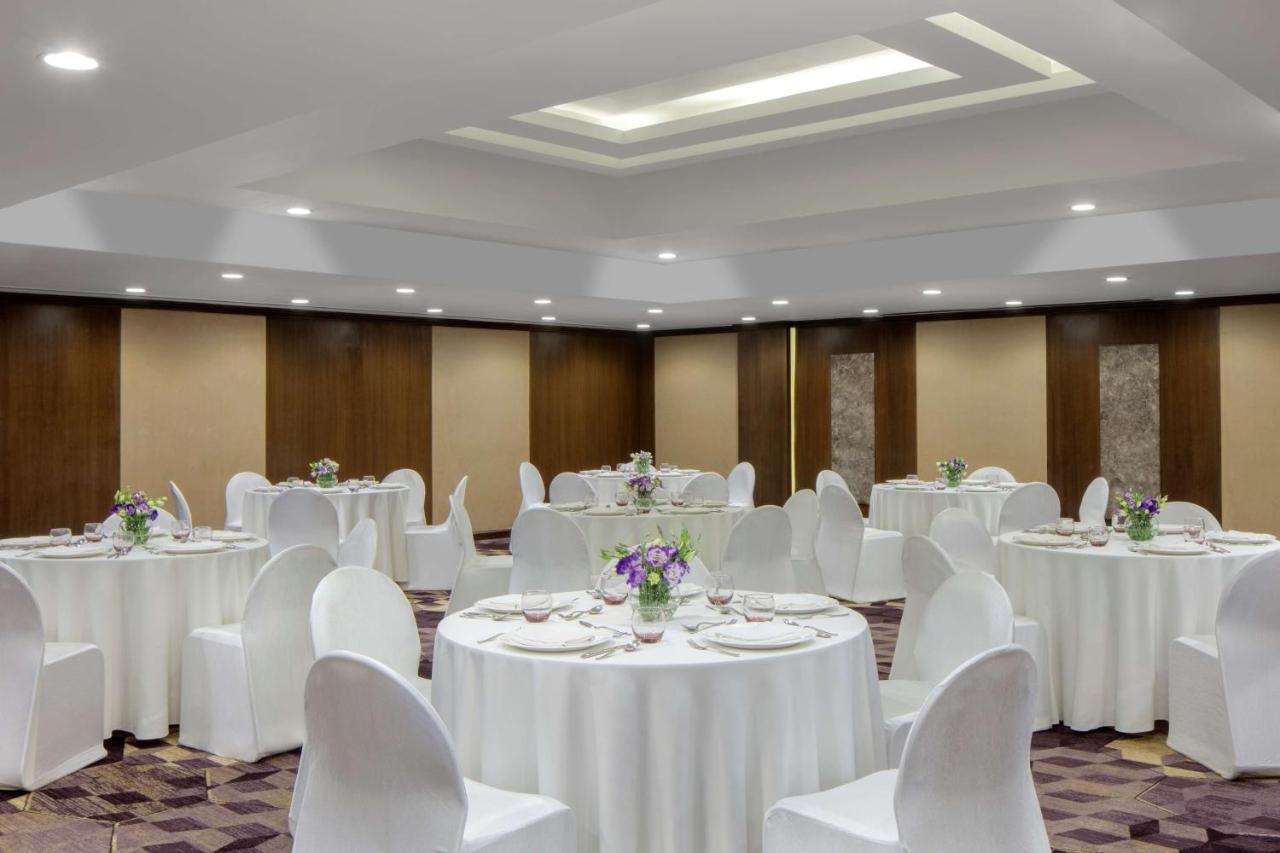Radisson Blu Atria Bengaluru Bangalore Exterior foto The ballroom