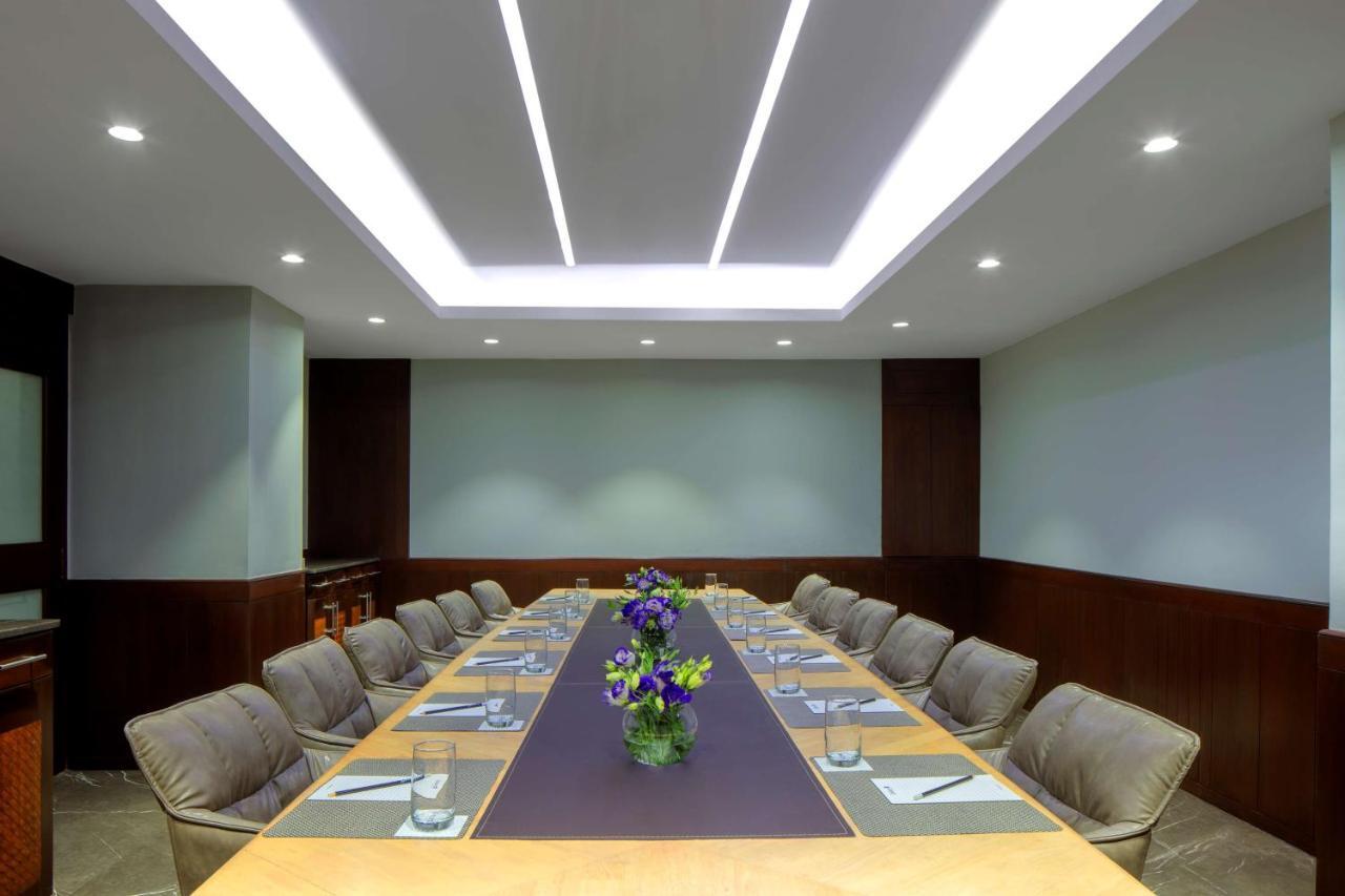 Radisson Blu Atria Bengaluru Bangalore Exterior foto Meeting room