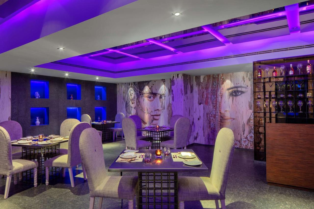 Radisson Blu Atria Bengaluru Bangalore Exterior foto The interior of the restaurant